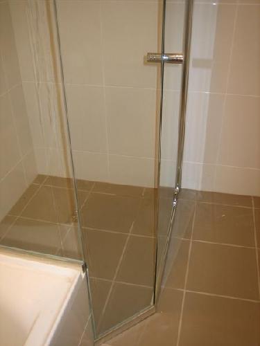 Shower screens, bathroom mirrors, splashbacks Shower screens, bathroom mirrors, splashbacks